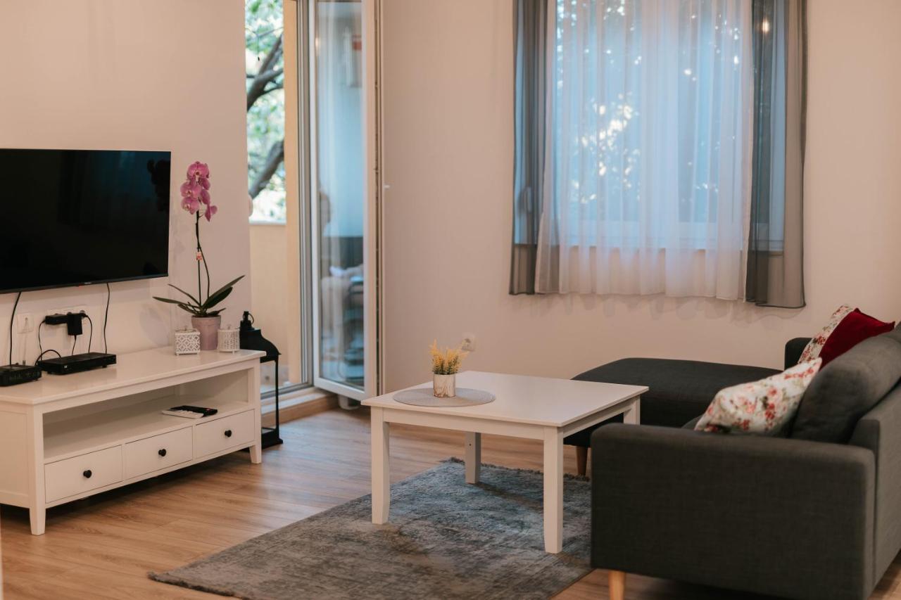 Bell Tower Apartment Mostar Bagian luar foto