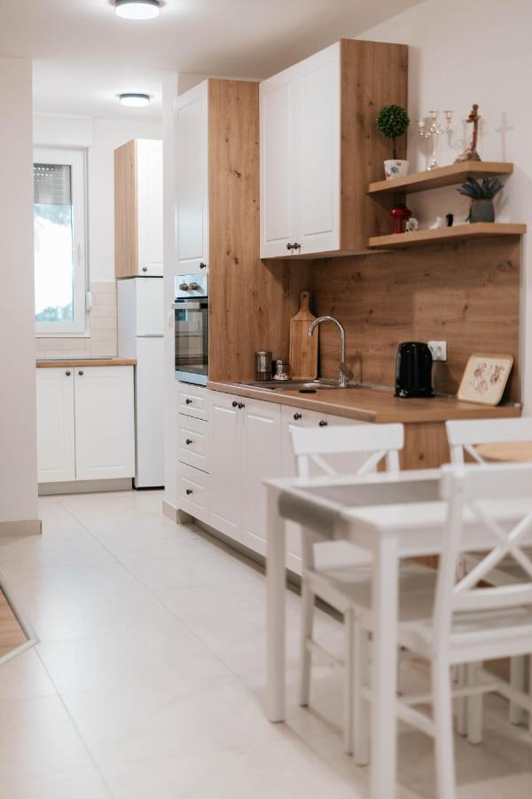 Bell Tower Apartment Mostar Bagian luar foto
