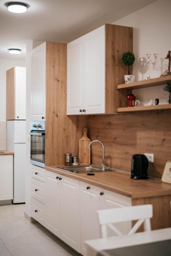 Bell Tower Apartment Mostar Bagian luar foto