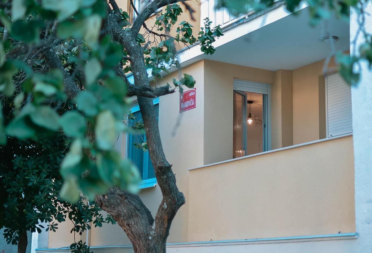 Bell Tower Apartment Mostar Bagian luar foto