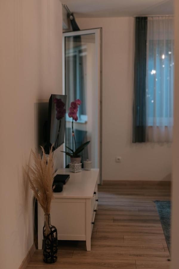 Bell Tower Apartment Mostar Bagian luar foto