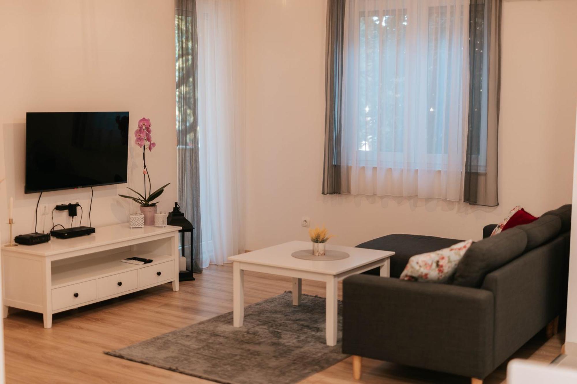 Bell Tower Apartment Mostar Bagian luar foto